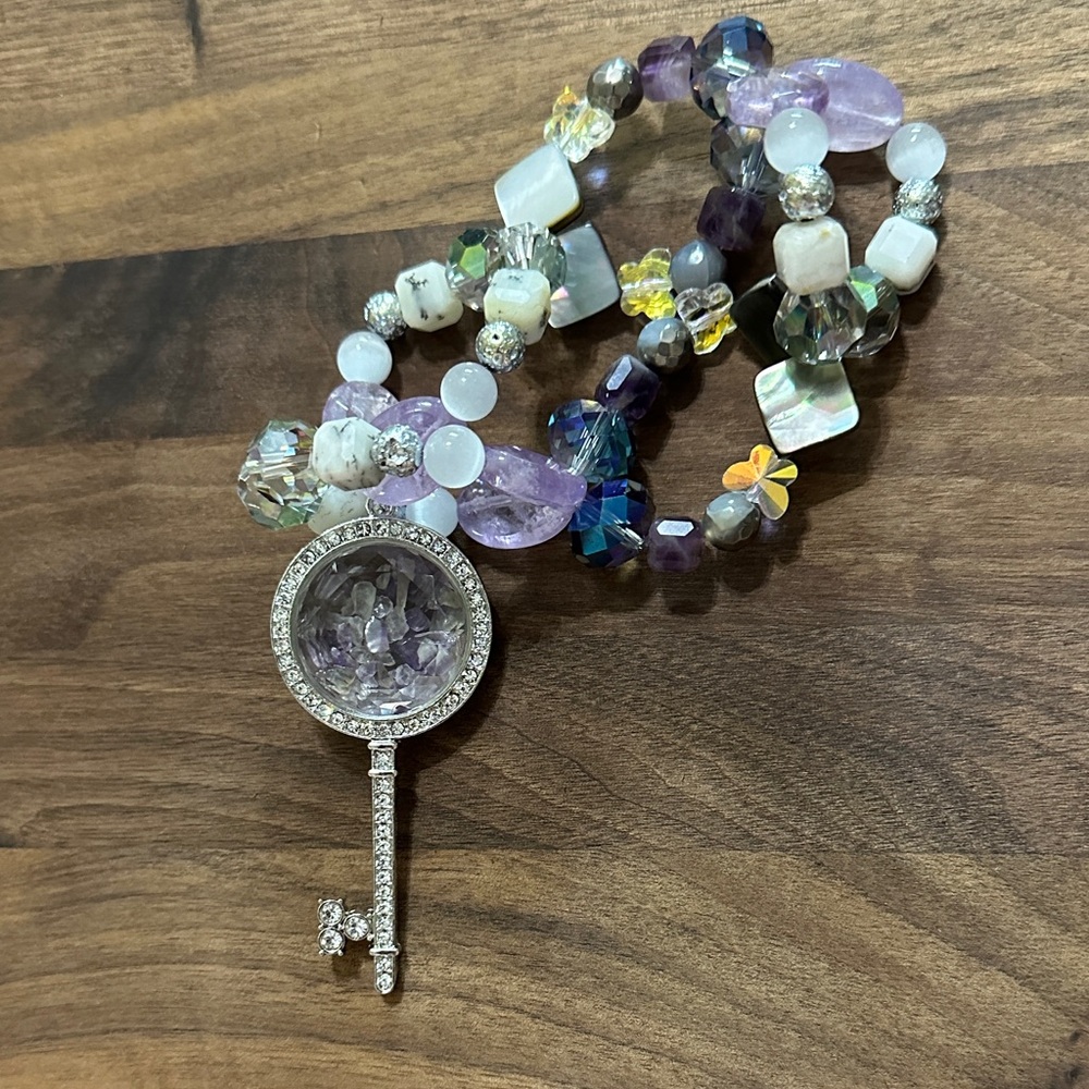 Sweet Water HangCharm (Amethyst,Fluorite, White Catās Eye,Black Iridescent Shell - Picture 7 of 9
